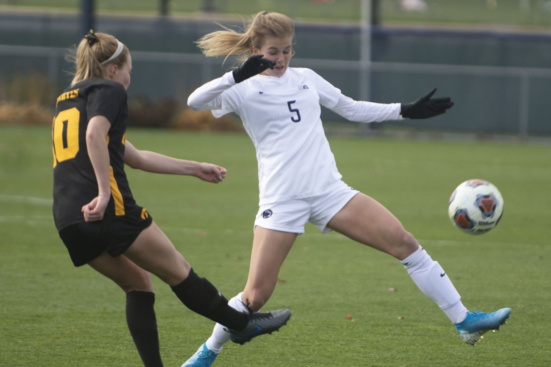 Women's Soccer vs Iowa, Dyke (5)